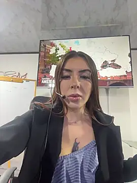 Snapshot of Sweet_bellaa_ chatting on 04-23-26, 04:35 Sweet bellaa online show from 04-23-26, 04:35