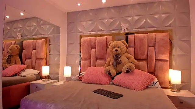 Paris Velvet online show from 02-04-26, 10:15