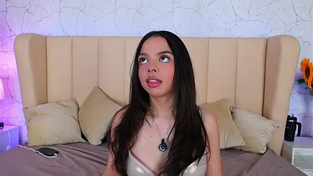 Snapshot of BambiRoses chatting on 03-08-26, 05:00 BambiRoses online show from 03-08-26, 05:00