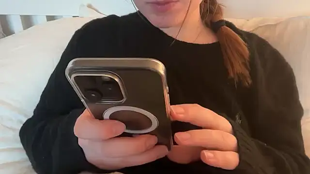 Lucyschickt online show from 04-30-26, 06:36