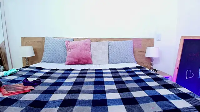 Lia Nova online show from 04-21-26, 12:11