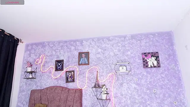 Everlin  Hot  online show from 04-21-26, 05:47