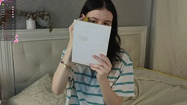 Snapshot of Glow_hollow chatting on 02-08-26, 03:32 Glow hollow online show from 02-08-26, 03:32