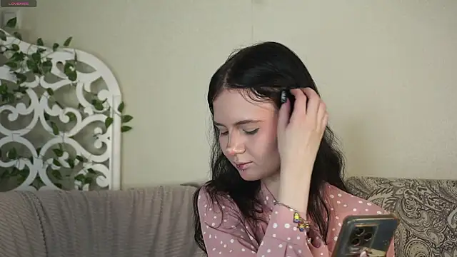 Snapshot of Glow_hollow chatting on 02-14-26, 03:47 Glow hollow online show from 02-14-26, 03:47