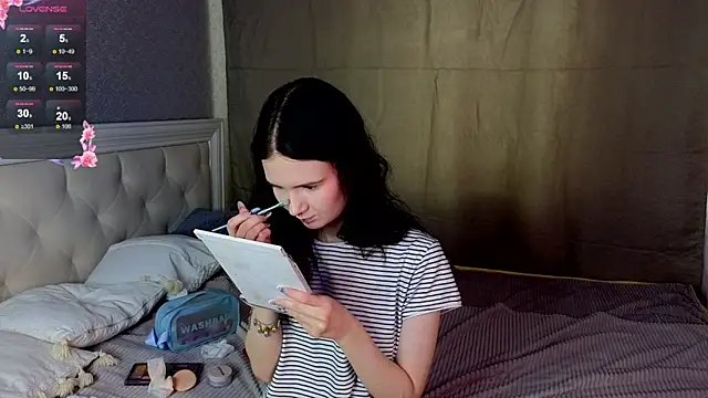 Snapshot of Glow_hollow chatting on 02-21-26, 04:13 Glow hollow online show from 02-21-26, 04:13