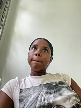 LIA PARKERR online show from 04-14-26, 06:47