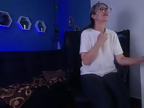 laurasofia45 online show from 03-02-26, 05:08