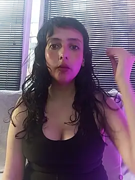 Snapshot of Eva_Err chatting on 05-15-26, 10:17 Eva Err online show from 05-15-26, 10:17
