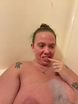 Snapshot of lickablelynn87 chatting on 03-06-26, 01:57 lickablelynn87 online show from 03-06-26, 01:57