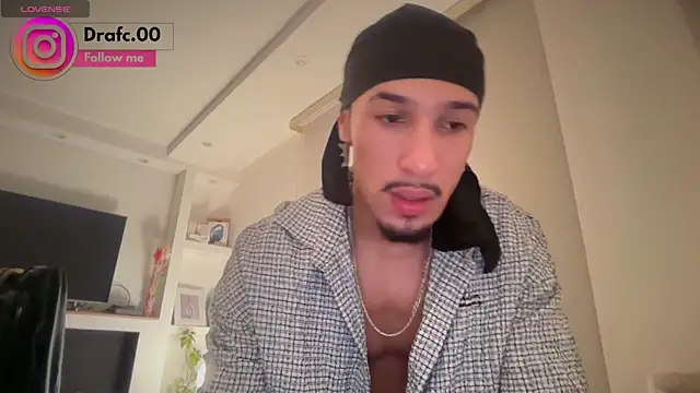 Snapshot of rafael_stone11 chatting on 07-13-26, 05:43 rafael stone11 online show from 07-13-26, 05:43