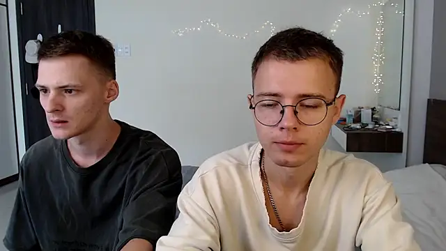 Snapshot of NikiKerryCum chatting on 05-20-26, 04:18 NikiKerryCum online show from 05-20-26, 04:18
