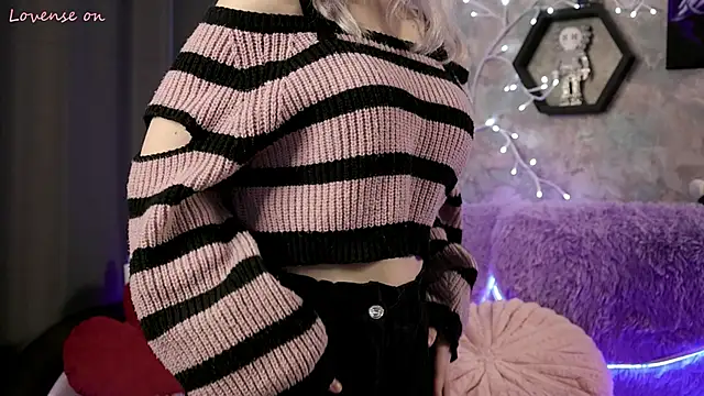 Yunakiss online show from 04-15-26, 11:17