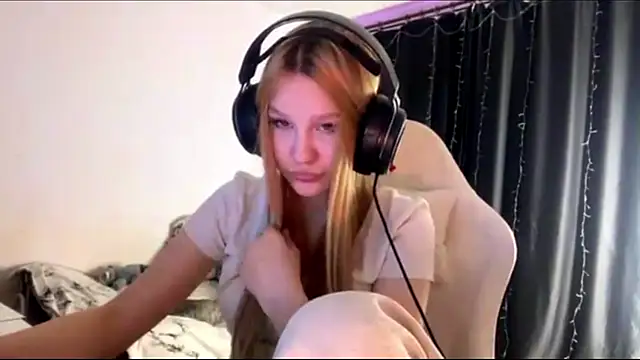 axin burnell online show from 03-26-26, 06:02