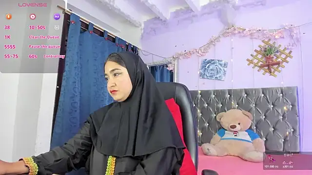 Snapshot of SamiraAwada chatting on 05-26-26, 07:10 SamiraAwada online show from 05-26-26, 07:10