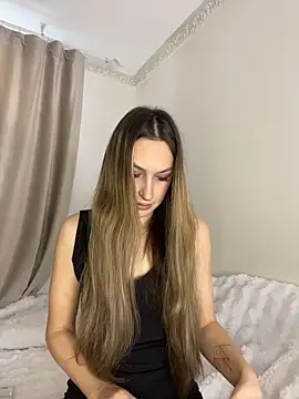 Alyxra online show from 03-25-26, 07:47