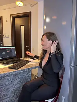 DivineAmely online show from 04-06-26, 09:38