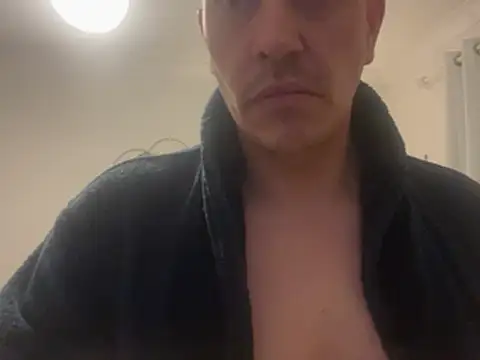 Snapshot of malcolm2334 chatting on 04-12-26, 01:10 malcolm2334 online show from 04-12-26, 01:10