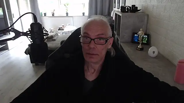Snapshot of KoelnKoeln chatting on 05-10-26, 03:50 KoelnKoeln online show from 05-10-26, 03:50
