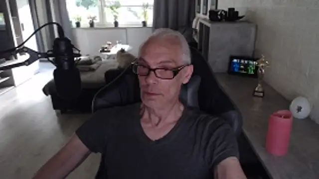 Snapshot of KoelnKoeln chatting on 05-28-26, 06:16 KoelnKoeln online show from 05-28-26, 06:16