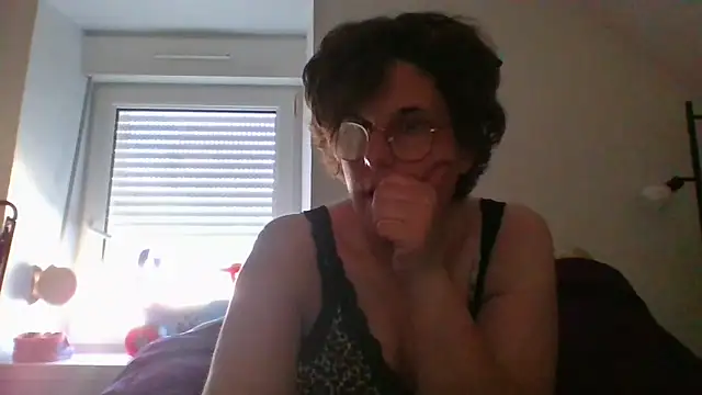 OIseauNoir88 online show from 04-07-26, 03:56