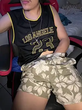 hungtwinkBR online show from 04-12-26, 07:41