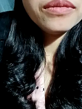 Snapshot of Hana-love2026 chatting on 02-11-26, 12:43 Hana-love2026 online show from 02-11-26, 12:43