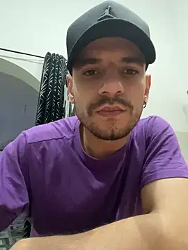 alessand180521 online show from 02-11-26, 07:52