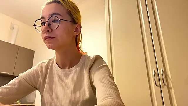 EmilyHein online show from 03-05-26, 03:46