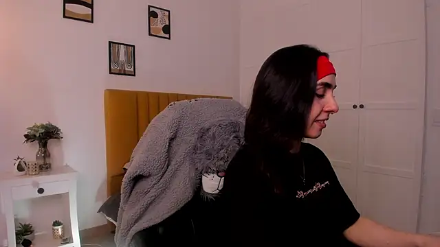 Luna tagliaferri online show from 02-14-26, 09:11