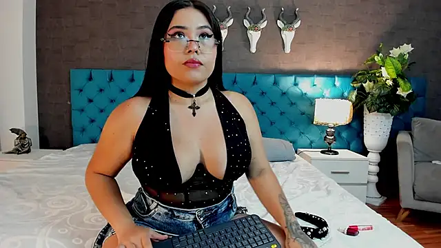 LunnaMoretti online show from 04-04-26, 03:20