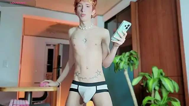 Snapshot of golden_twink_ chatting on 03-05-26, 08:10 golden twink online show from 03-05-26, 08:10