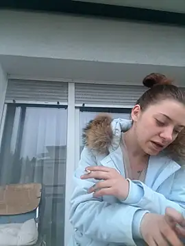 SofieKayla online show from 04-12-26, 06:02