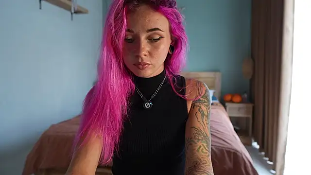 Sarah Pink online show from 10-30-25, 12:34