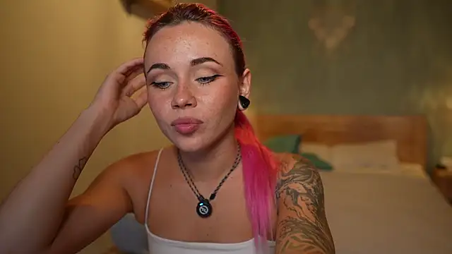 Sarah Pink online show from 11-15-25, 12:45