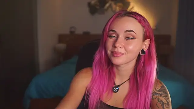 Snapshot of Sarah_Pink chatting on 04-30-26, 02:34 Sarah Pink online show from 04-30-26, 02:34