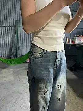 Snapshot of susin-beo chatting on 02-04-26, 01:28 susin-beo online show from 02-04-26, 01:28