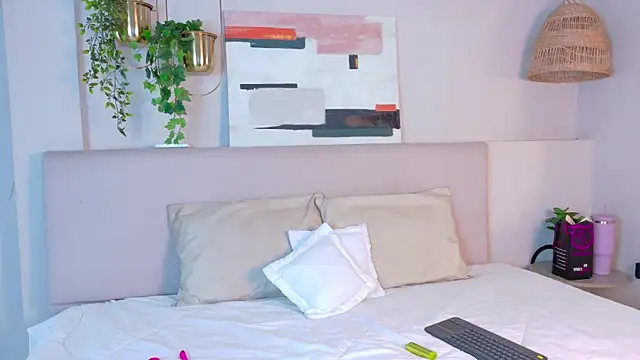 VioletBloomm online show from 02-09-26, 11:36