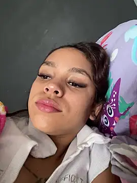 CarolineFyre online show from 04-17-26, 12:08