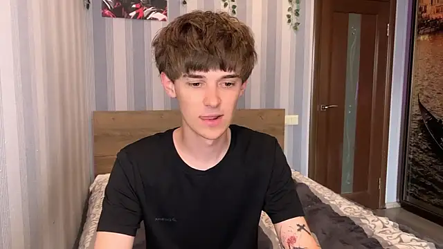 Snapshot of Sweet_Dude chatting on 05-18-26, 02:45 Sweet Dude online show from 05-18-26, 02:45