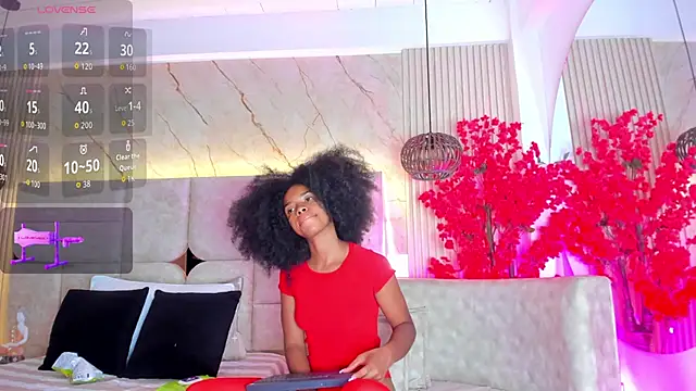 Snapshot of EmmaLovve chatting on 03-02-26, 02:36 EmmaLovve online show from 03-02-26, 02:36