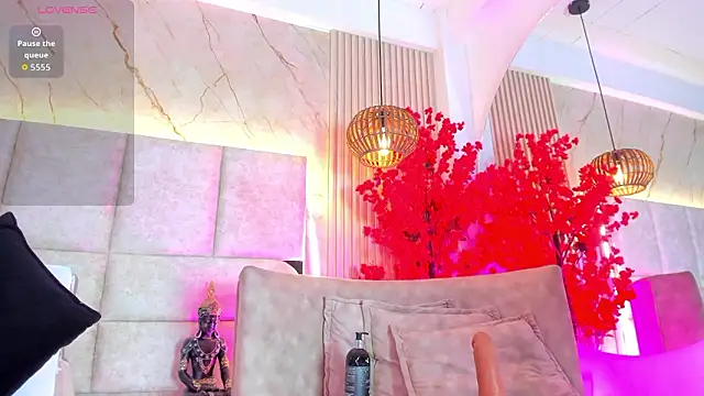 Snapshot of EmmaLovve chatting on 03-06-26, 02:30 EmmaLovve online show from 03-06-26, 02:30