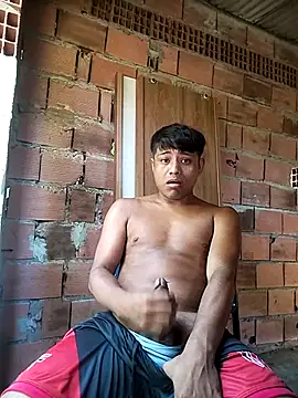 Snapshot of Leoh28 chatting on 03-23-26, 05:39 Leoh28 online show from 03-23-26, 05:39