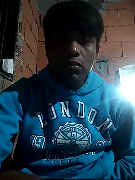 Snapshot of Leoh28 chatting on 04-25-26, 04:37 Leoh28 online show from 04-25-26, 04:37