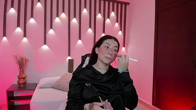 charlottee27  online show from 04-23-26, 02:02