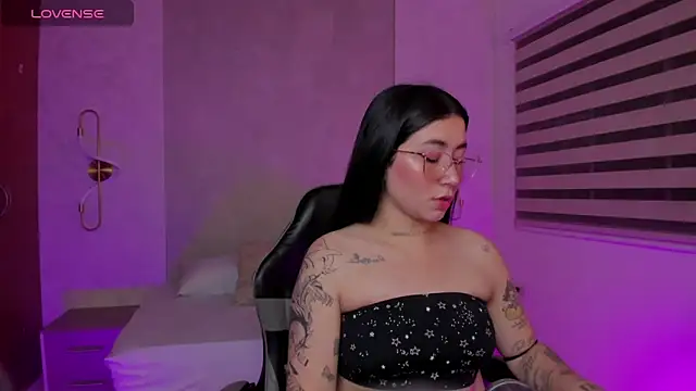 charlottee27  online show from 05-14-26, 02:07