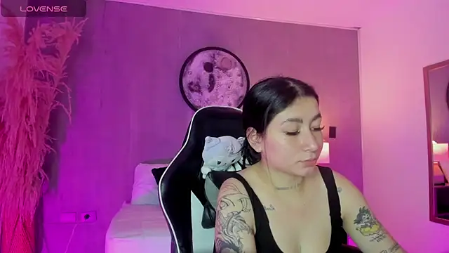 charlottee27  online show from 05-27-26, 01:57