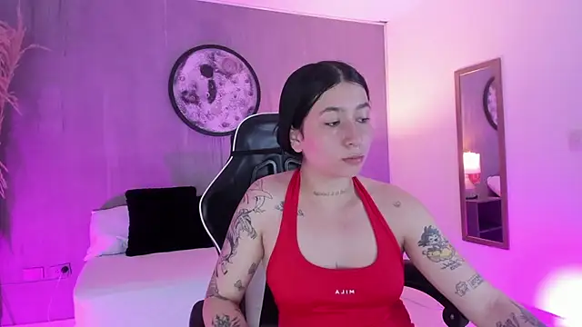 charlottee27  online show from 06-03-26, 01:52