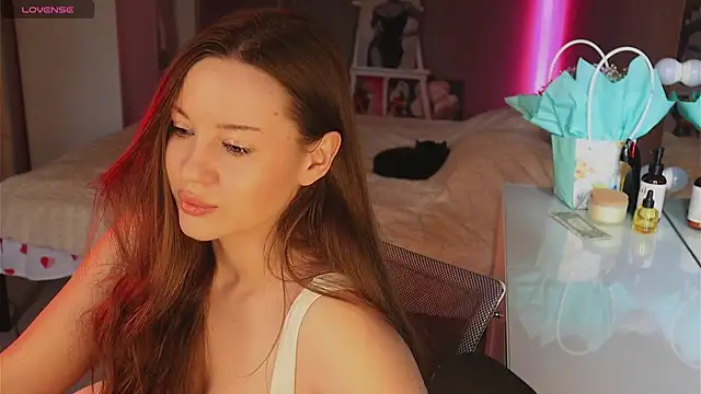 Alisia here online show from 04-14-26, 11:27