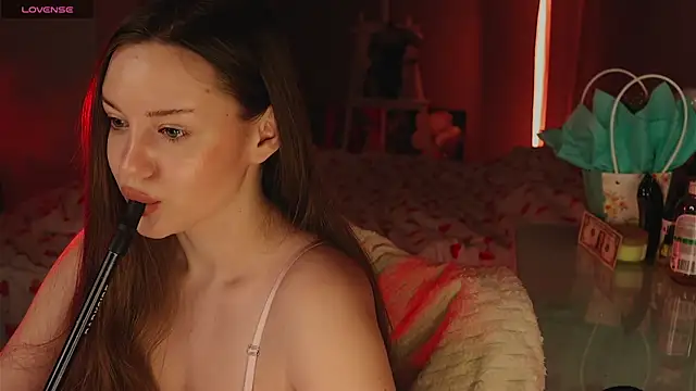 Alisia here online show from 04-15-26, 09:48