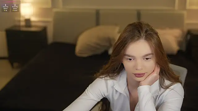 Snapshot of Zlata_Sky chatting on 10-20-25, 04:07 Zlata Sky online show from 10-20-25, 04:07